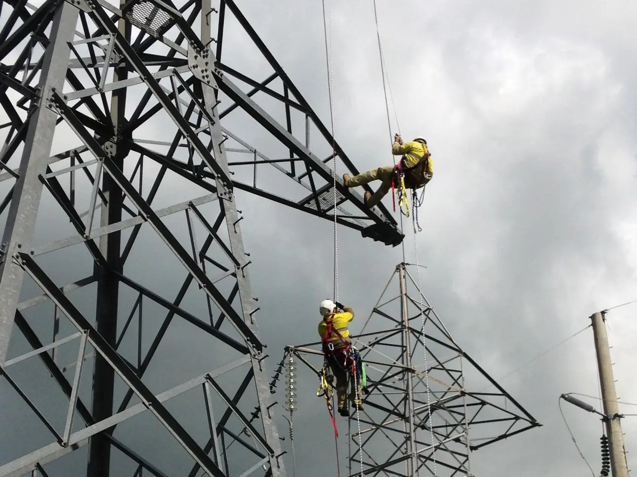 Twin rope access on towers
